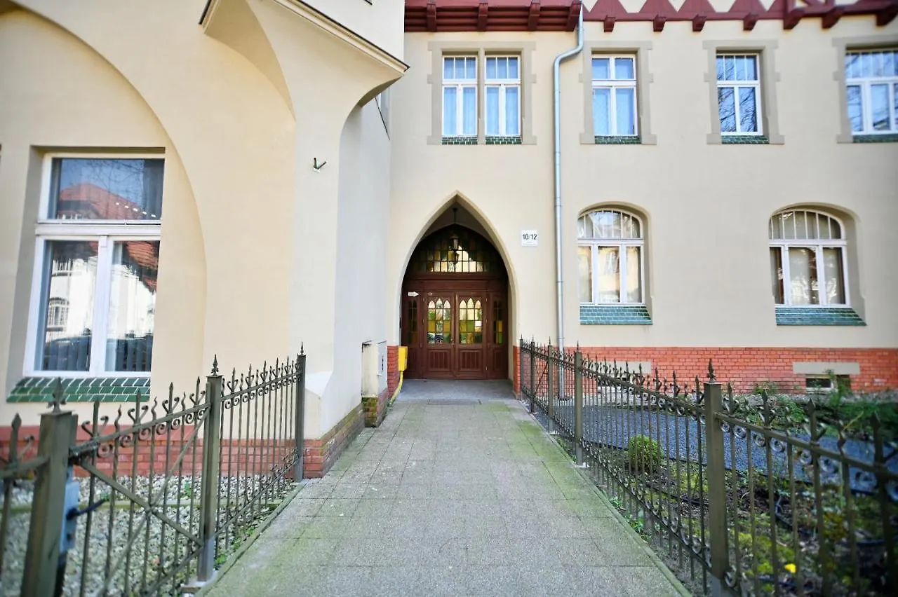 Studio Sopot Sklodowskiej-Curie 0*,  Polska